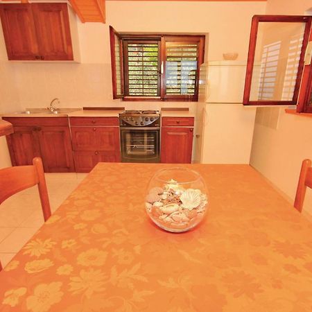 Gorgeous Apartment In Prigradica With Kitchen Екстериор снимка