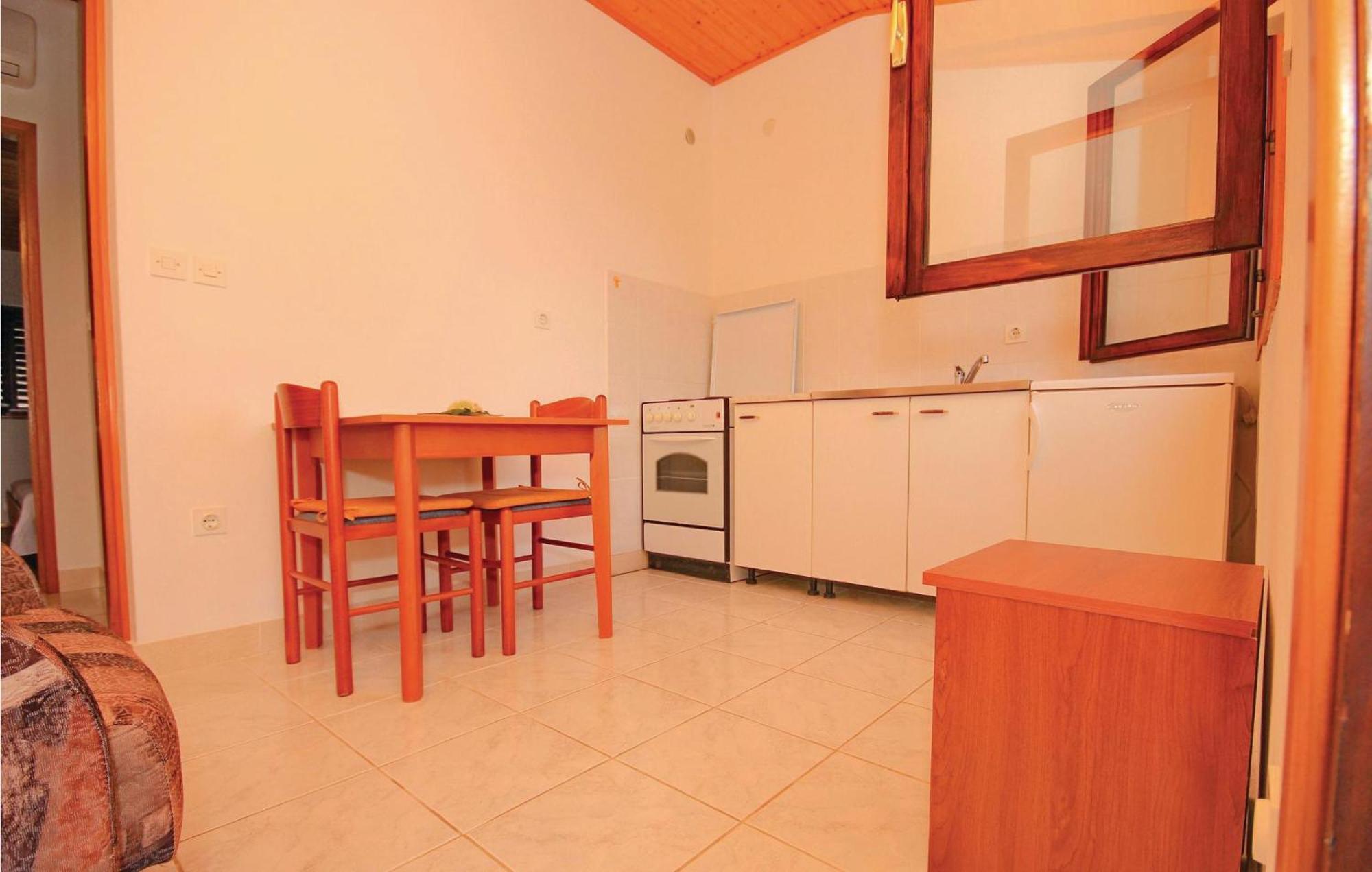Gorgeous Apartment In Prigradica With Kitchen Екстериор снимка