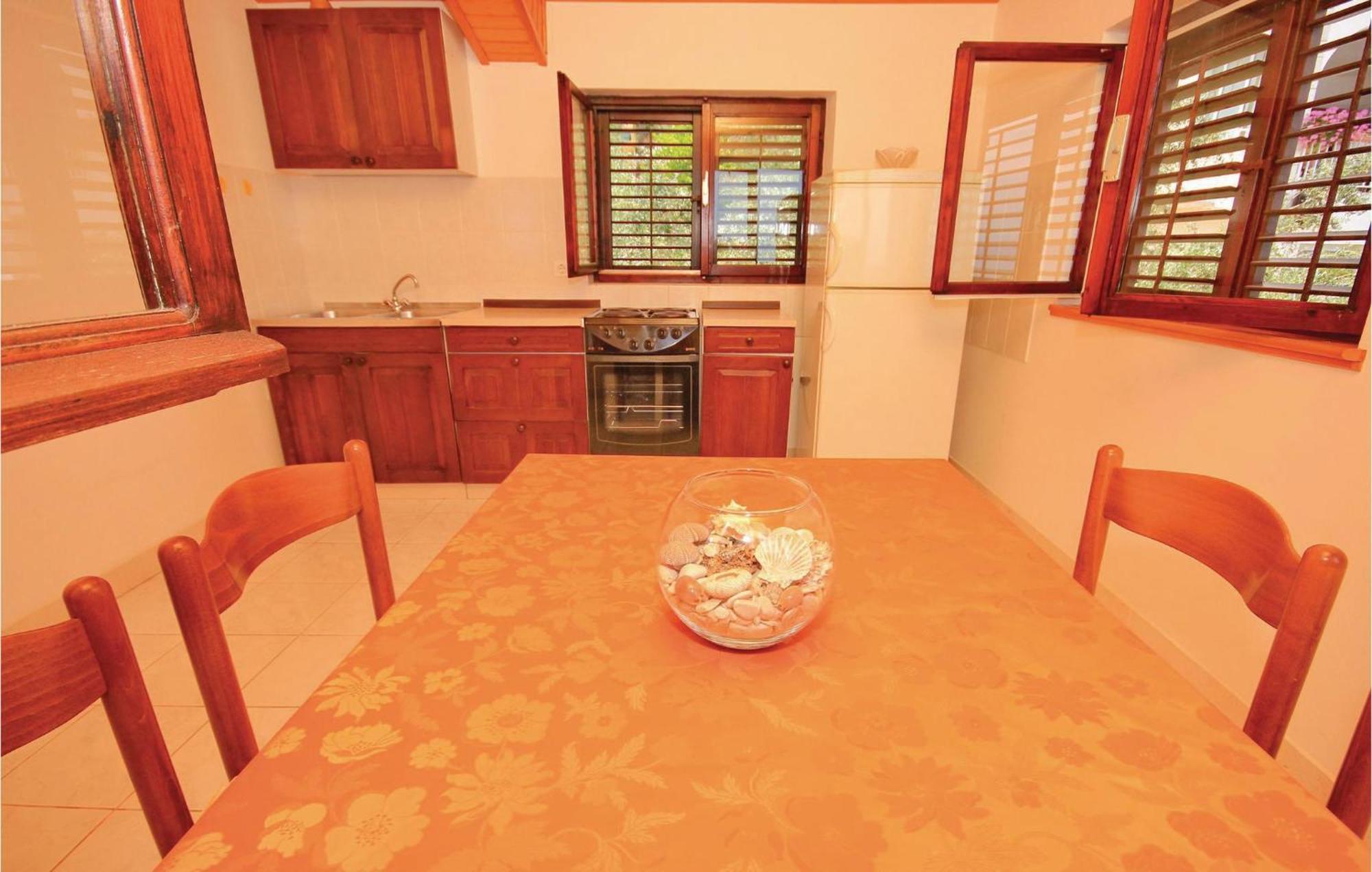 Gorgeous Apartment In Prigradica With Kitchen Екстериор снимка