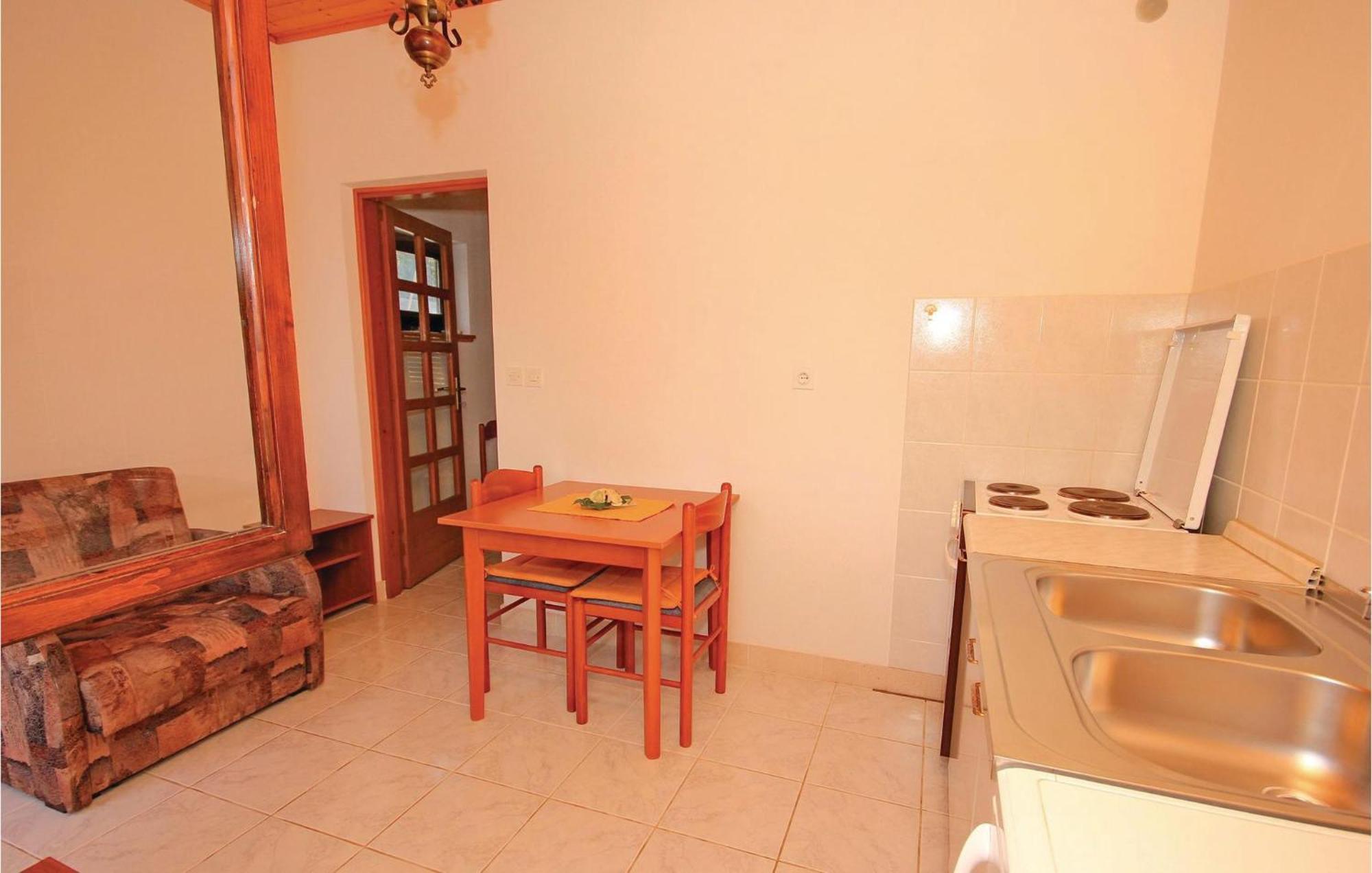 Gorgeous Apartment In Prigradica With Kitchen Екстериор снимка